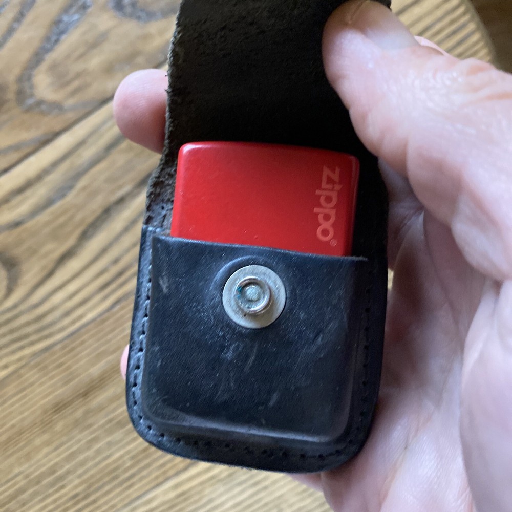 2001 red case zippo lighter with leather pouch works