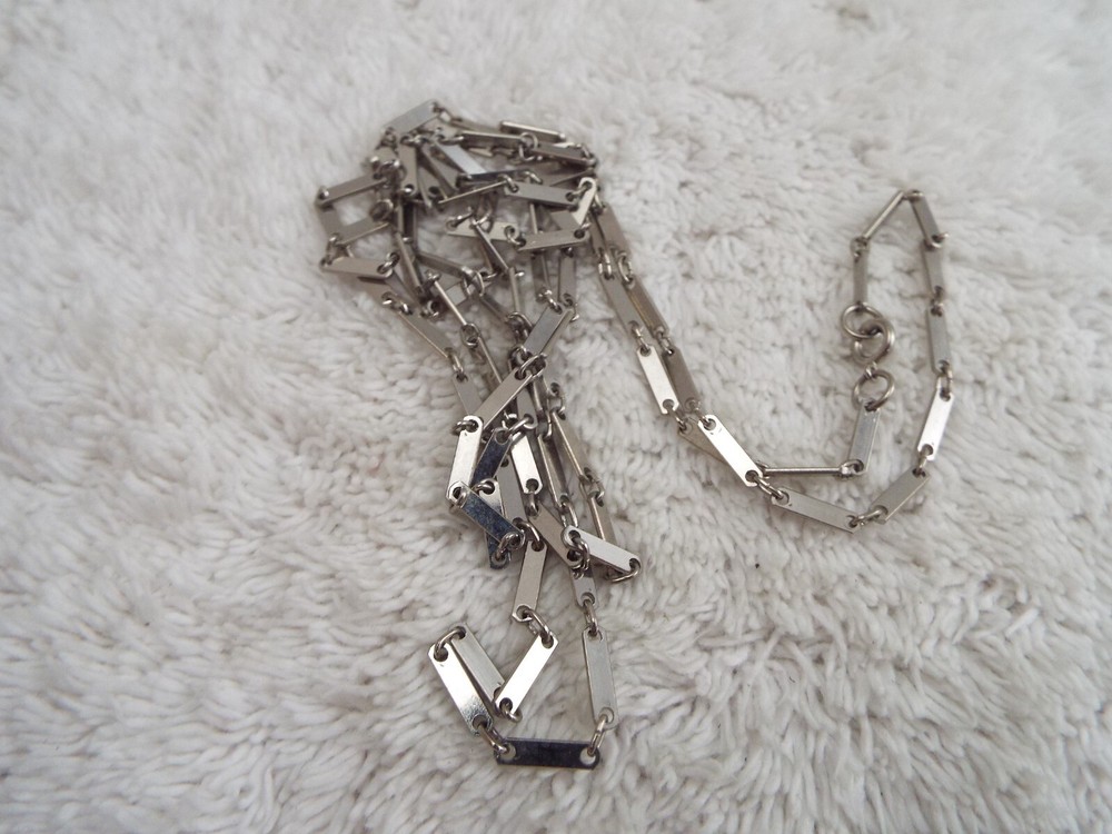 Silvertone Bar Link Chain Necklace (J32)