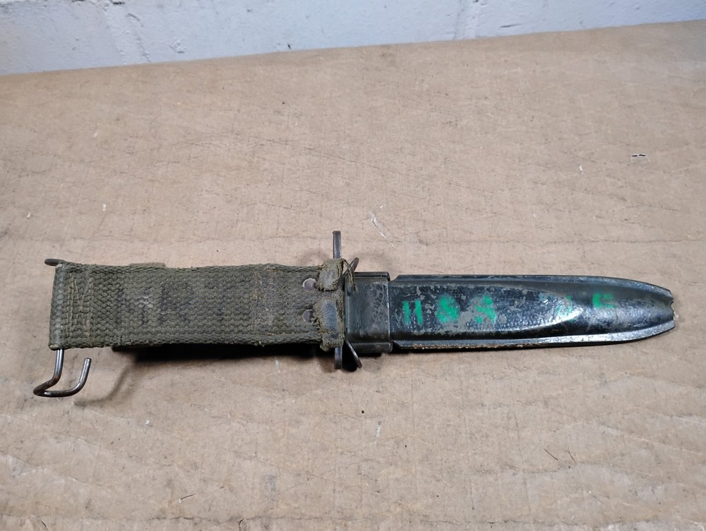 USGI Vinatge US-M8 Bayonet Knife with Scabbard