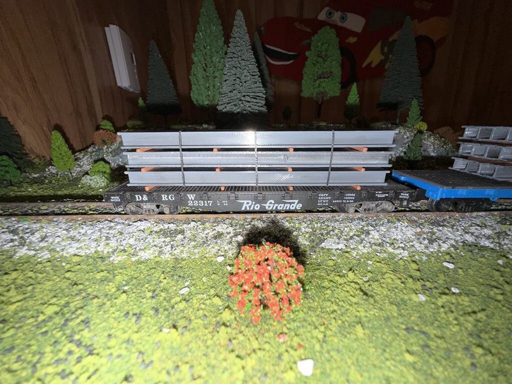 1:87 HO Scale Ibeam Load/Decor - Tall Stack W/ Blk Straps