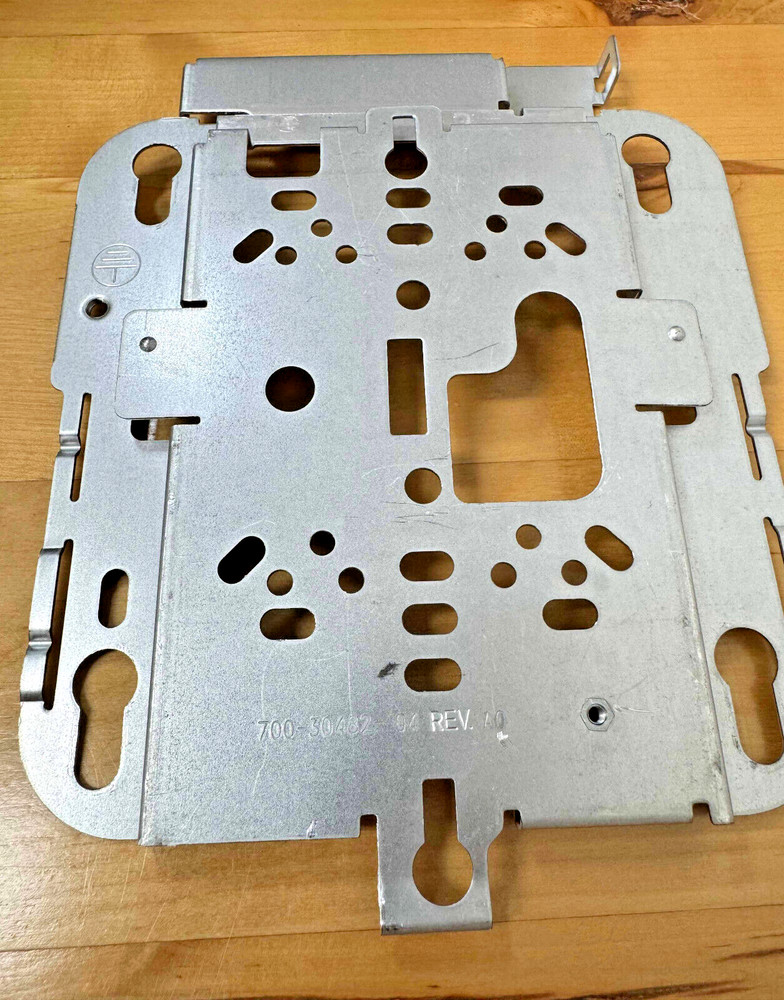 CISCO Low Profile Mounting Bracket AIR-AP-Bracket-2 700-30482 04 Rev. A0