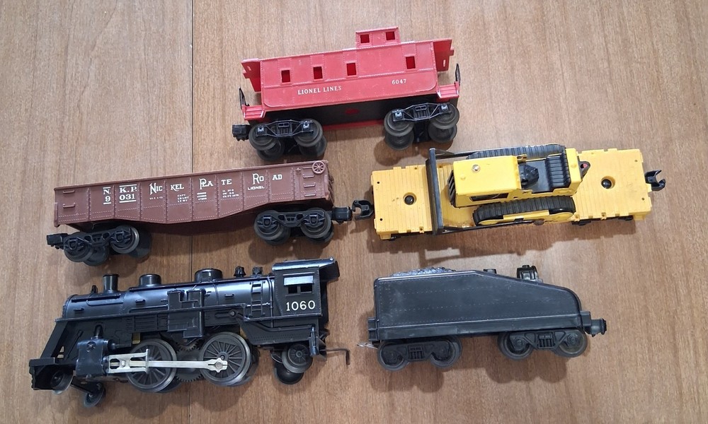 Lionel Set with 1060 Loco
