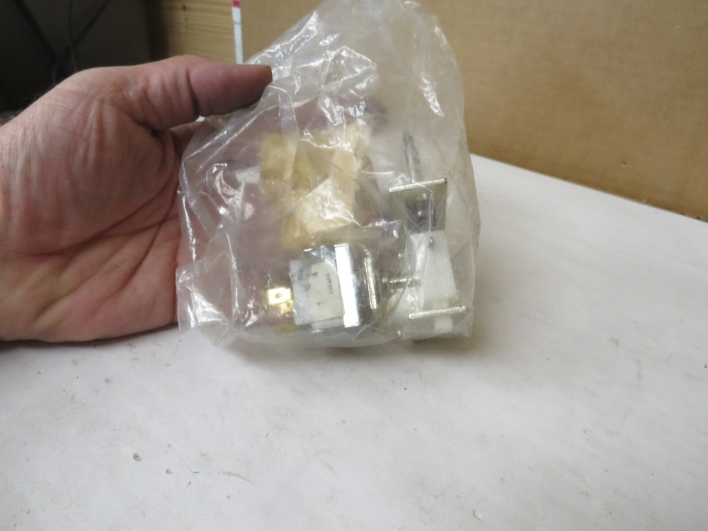 Hobart Saw Switch And Bracket Assembly 00-291512