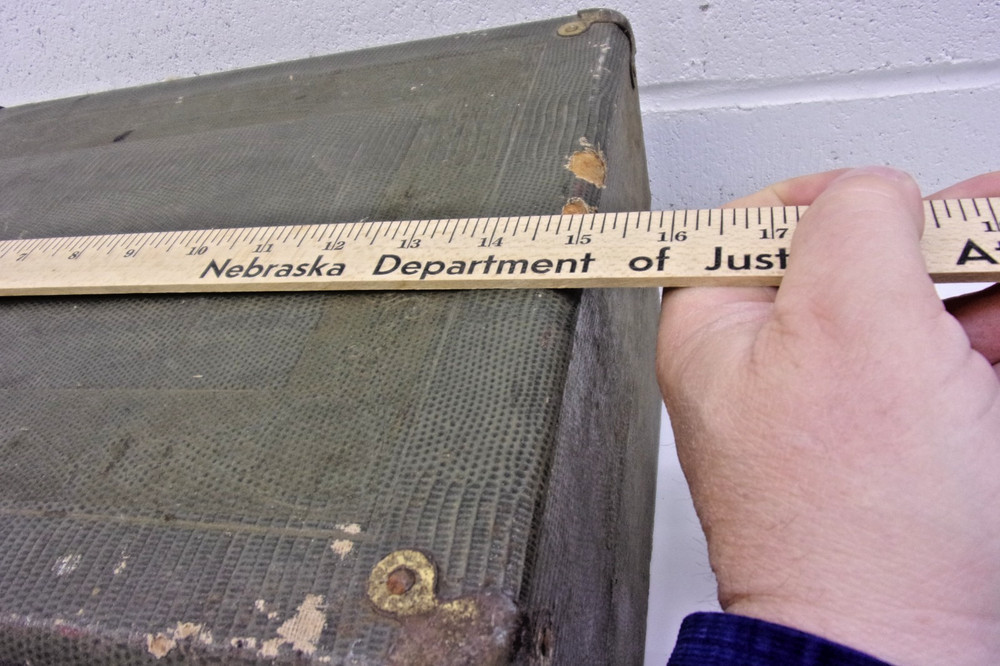 1920' s Hand Crank Portable Gramaphone Record Player Phonograph