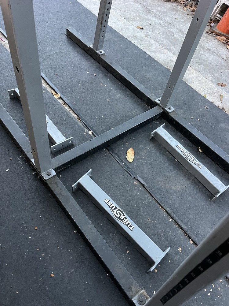 Tuff Stuff Squat Rack. Double Sided Rack 100% Complete (READ DESCRIPTION)