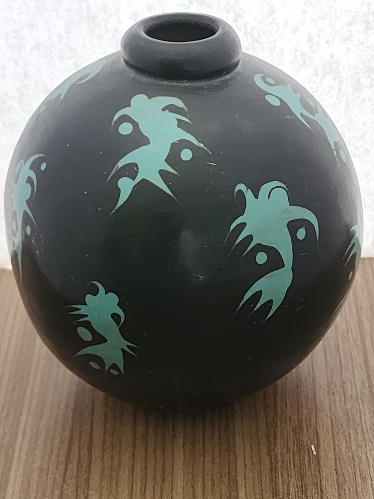 Beautiful Vintange Peruvian Vase Signed
