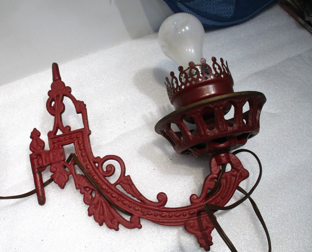 Cast Iron Wall Mount Lamp & Shade w/ Bracket_Electirc