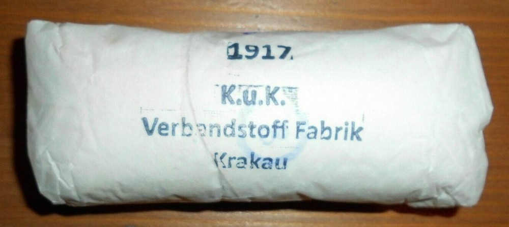 AUSTRIAN / AUSTRO-HUNGARIAN WWI ARMY FIRST AID PACK 1917 - REPRO!!!