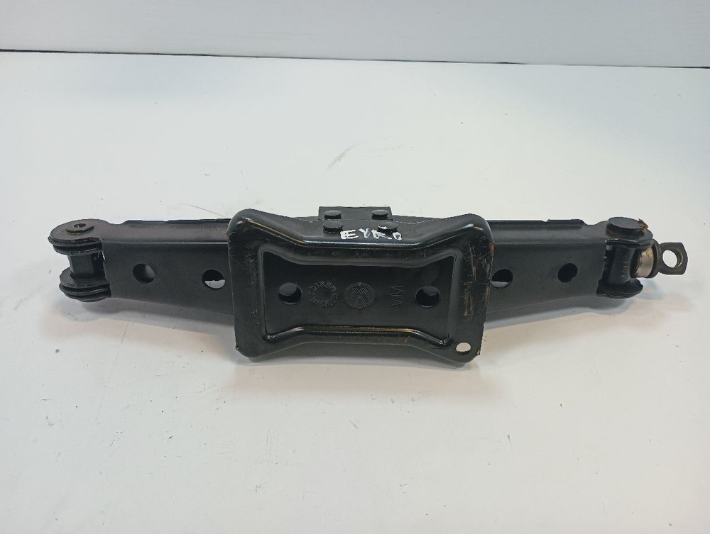 2015 PASSAT Spare Tire Jack With Tools (12582938
