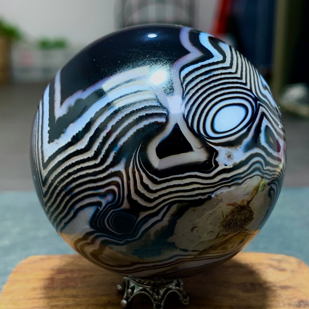 264GNatural black striped agate spherical energy therapy