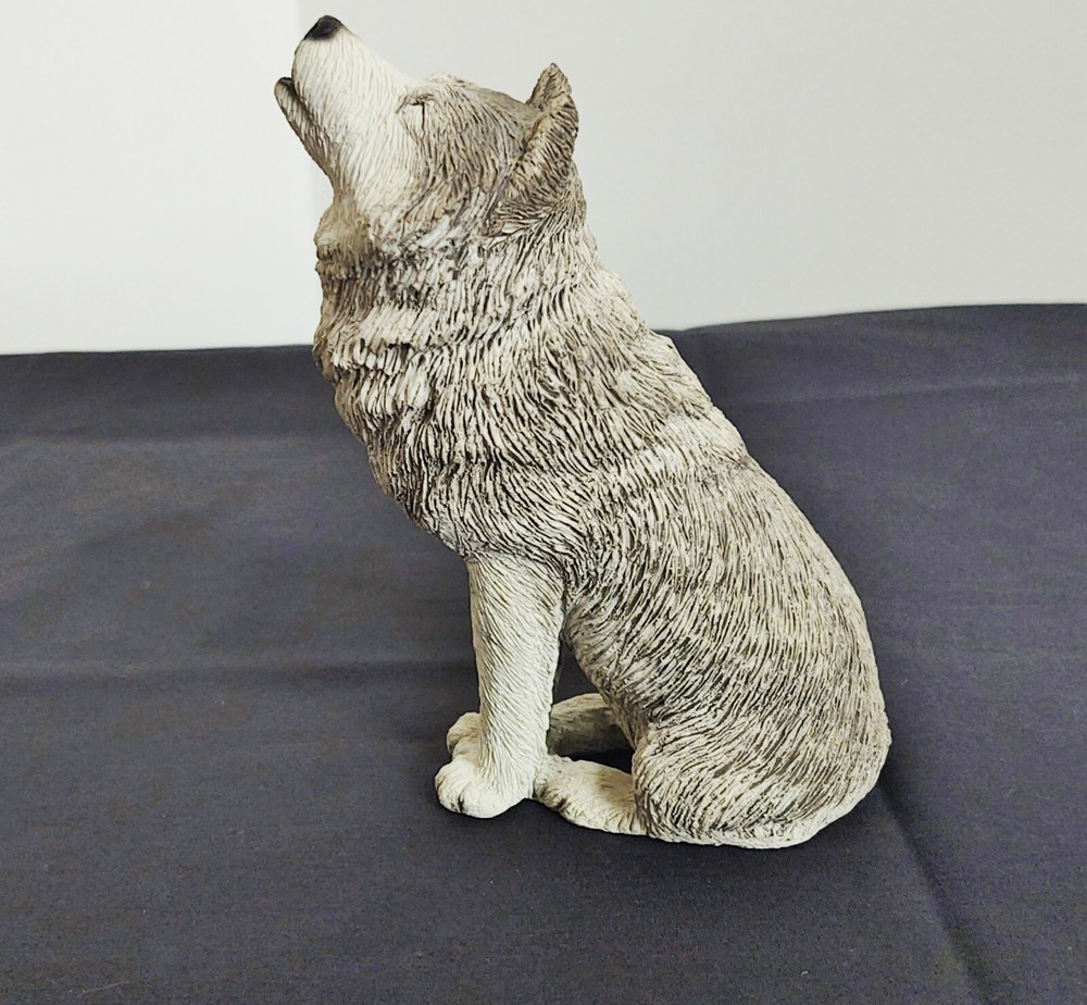 VTG GREY HOWLING WOLF FIGURINE SANDICAST