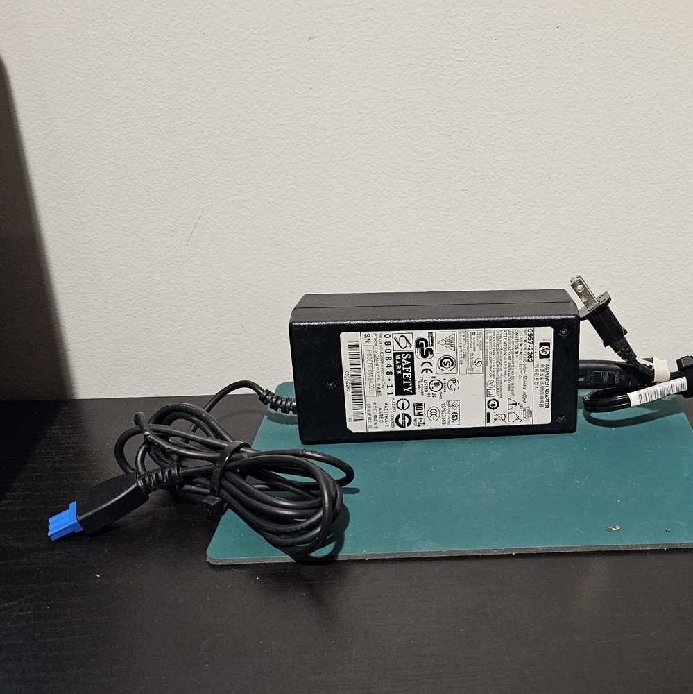 HP Genuine 0957-2262 Power Adapter