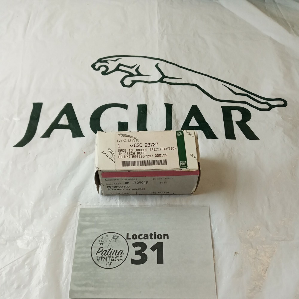 Daimler boot release switch button (C2C28727) part for XJ 2003 - 2009 X350