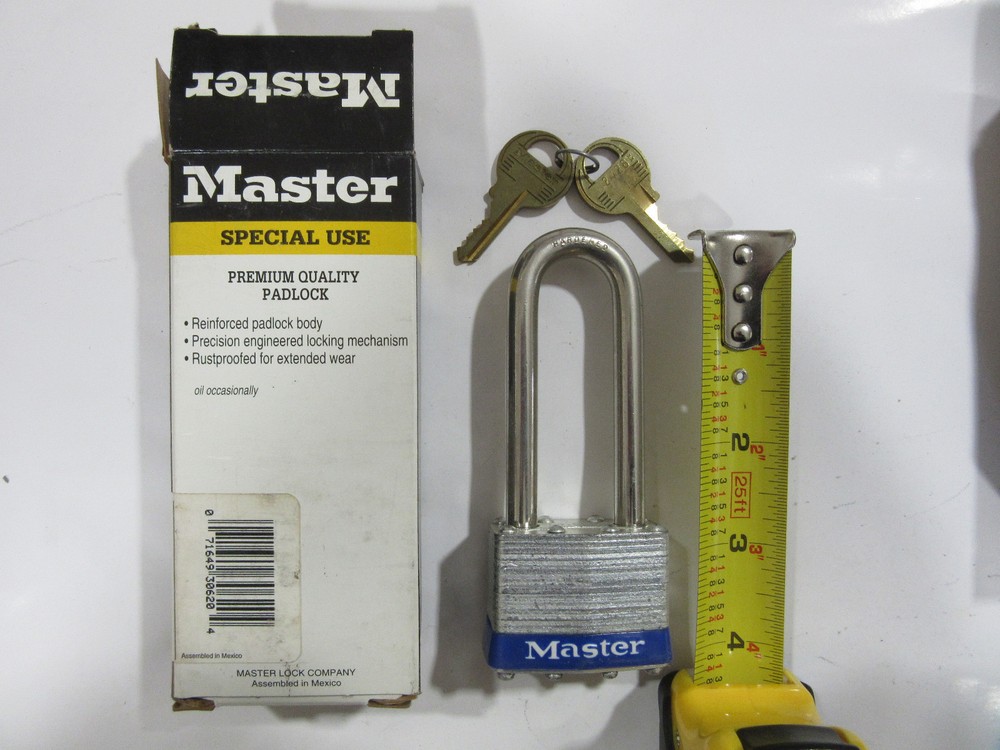 Master Lock 1LJ Pad Lock Keyed Different Long Shackle 2-1/2" Clearance NEW!!!