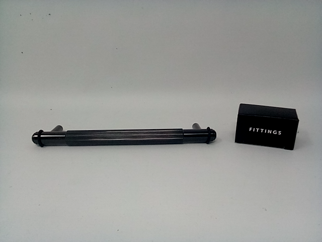 Buster and Punchy London Pull Bar Small Black