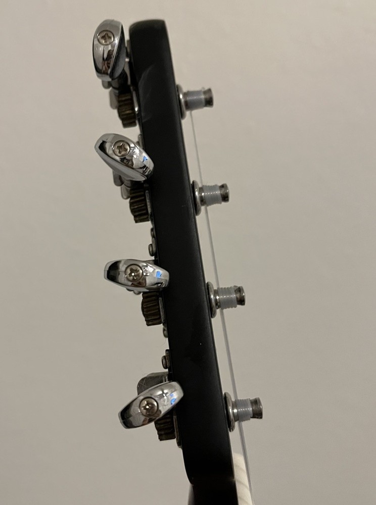 Fender® Venice Soprano Acoustic Ukulele Black w Walnut Fingerboard Open Box