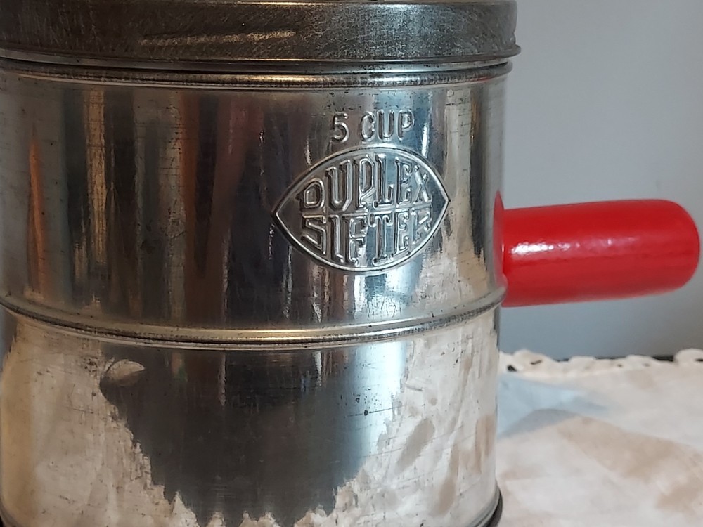 vintage Duplex 5 cup sifter red handle kitchy