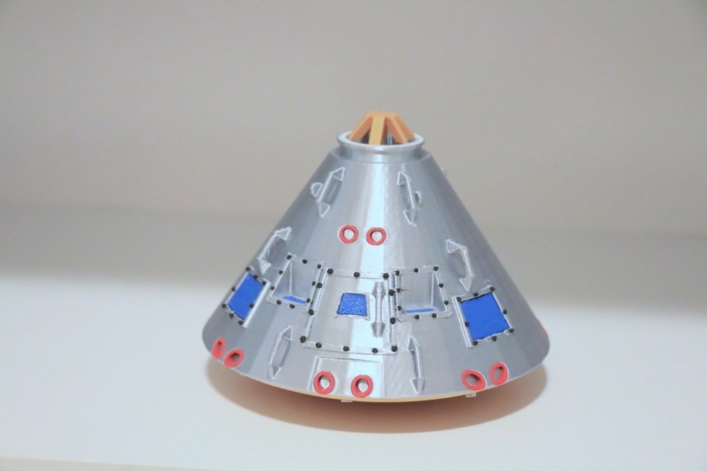 Detailed 1/32 Scale Apollo Command Service Module CSM Spacecraft Removable CM