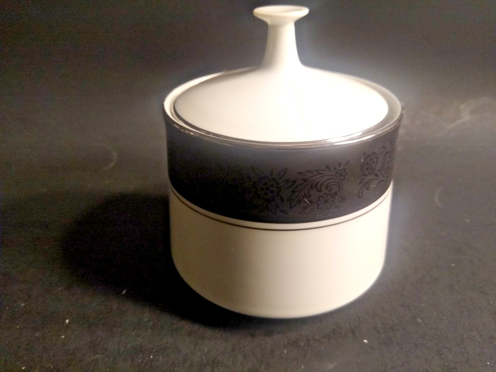 Noritake Mirano 6878 Sugar Bowl with lid
