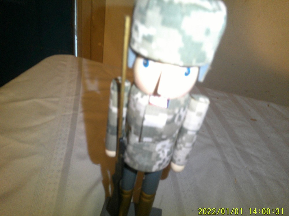 ARMY LOOK WOODEN NUTCRACKER CAMOUFLAGE