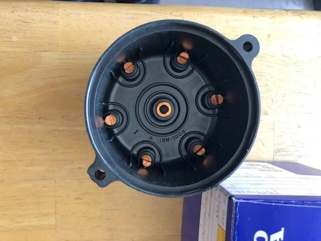 New Volvo Distributor Cap # 841926