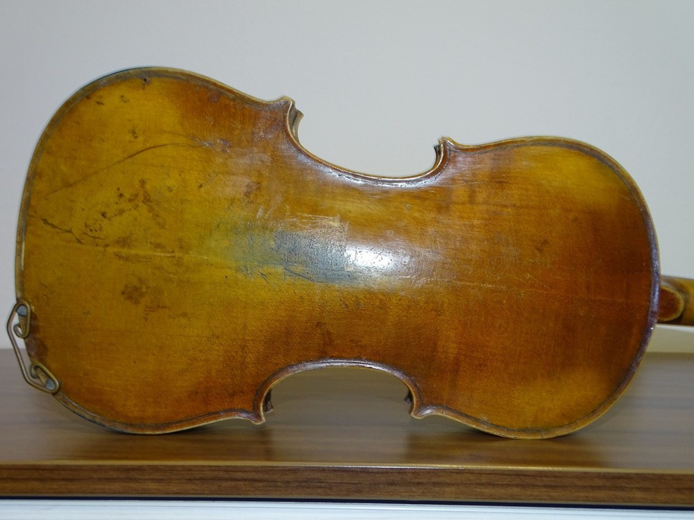 VERY OLD VIOLIN labelled JOHN SHAW (Nr. 221)