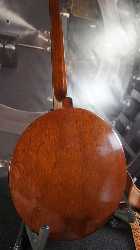 Crestline 5-String Banjo w/ Chipboard Case