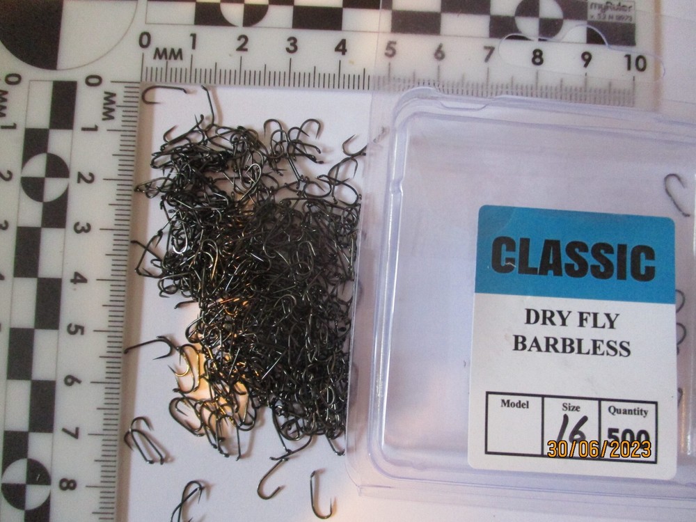 Classic barbless dry fly hooks size 16s x 500 bulk