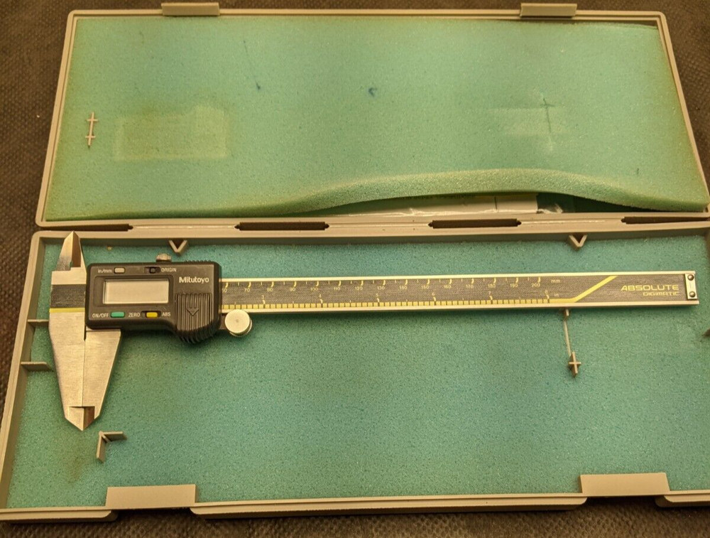 Mitutoyo 500-197 Absolute Digimatic Vernier Caliper model  CD-8"CS