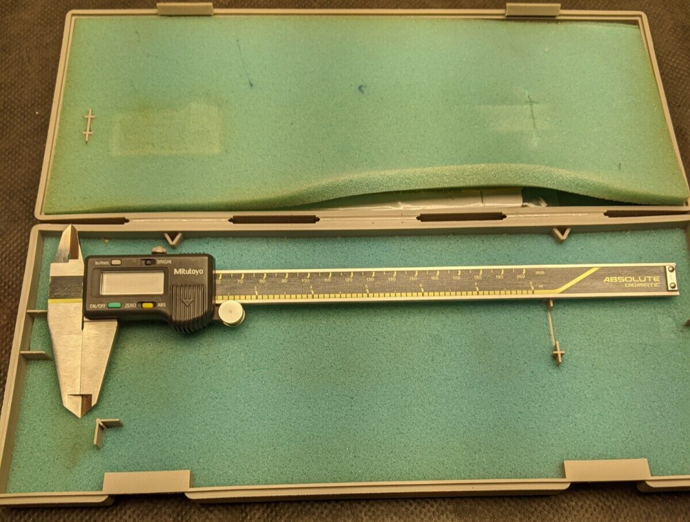 Mitutoyo 500-197 Absolute Digimatic Vernier Caliper model CD-8"CS
