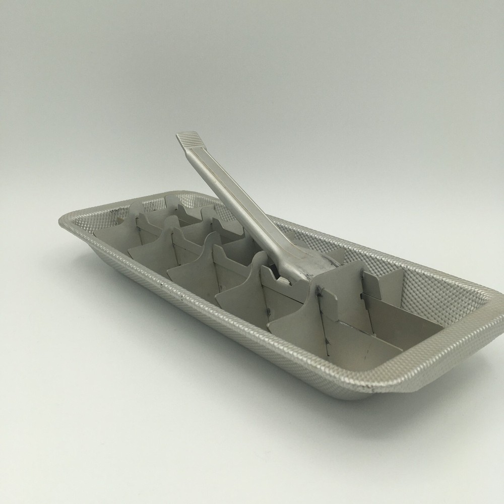 Vintage 18 Cube Aluminum Kitchen Ice Cube Tray with T Handle