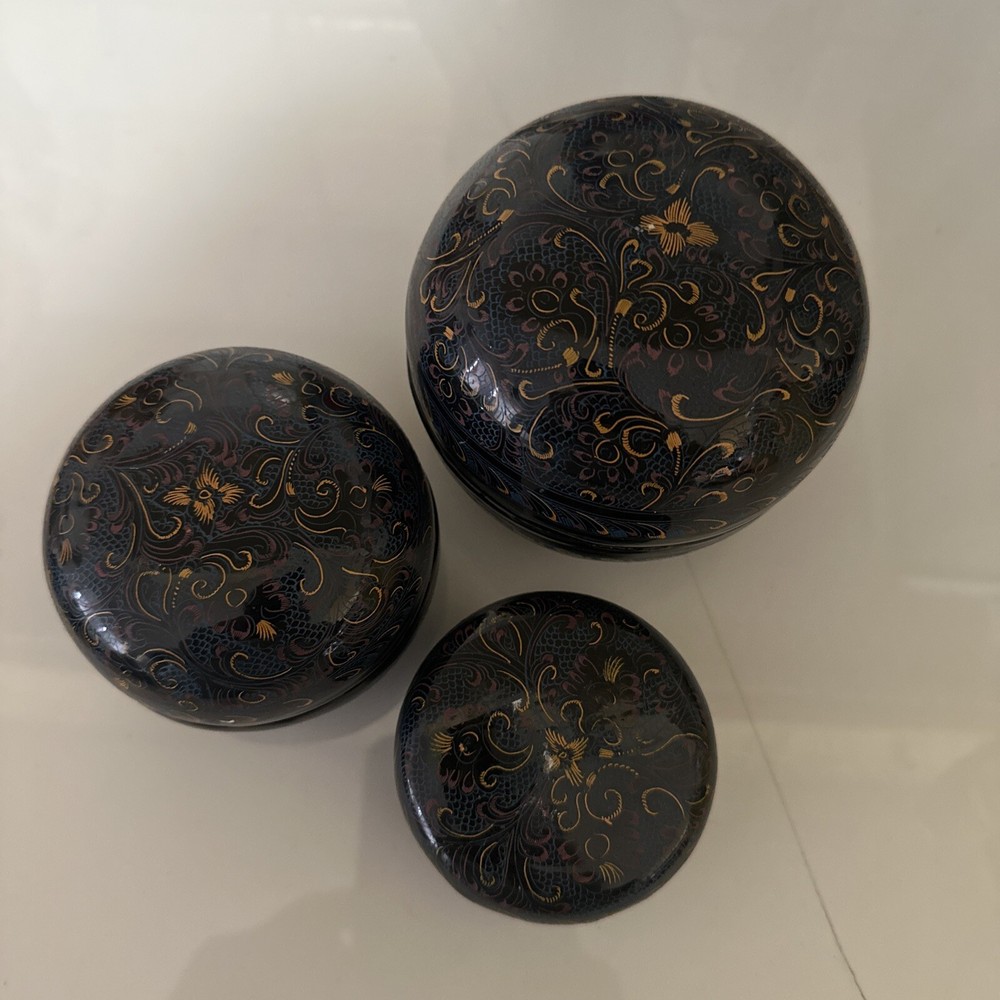Vintage Thailand  Lacquer Hand Painted Nesting Balls Trinket Boxes Set of Three