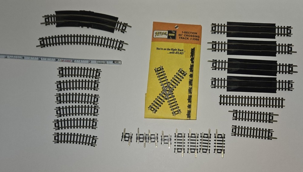 Miscellaneous N Scale Track 24 Pieces Pre-owned