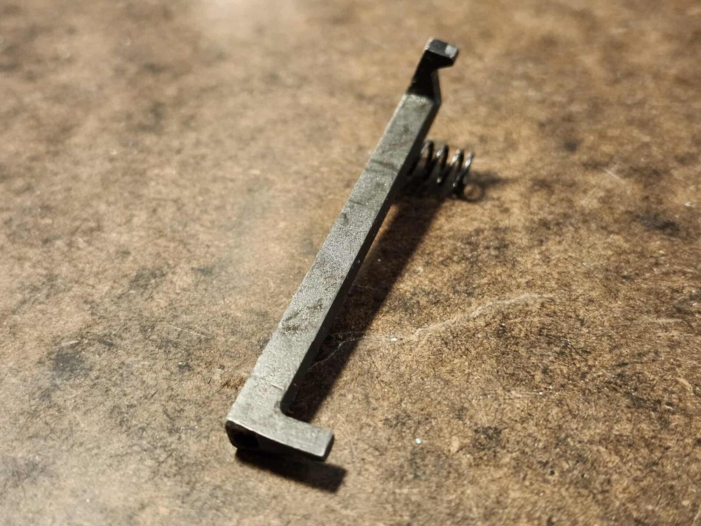 US M1 Garand Clip Latch & Spring, Original (DH225)