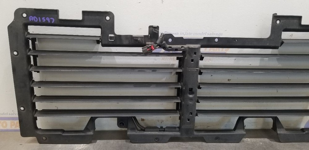19 CHEVY SUBURBAN 1500 5.3L AIR SHUTTER ASSEMBLY