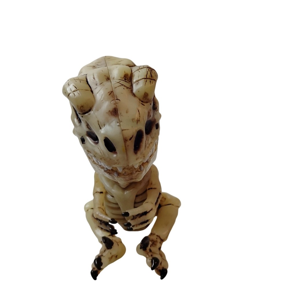 WowWee Fingerlings Doom Dinosaur T-Rex BONEHEAD Skeleton 5" Roars Moves Glows