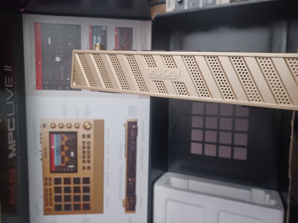 Akai Professional MPC Live Sampler - Gold