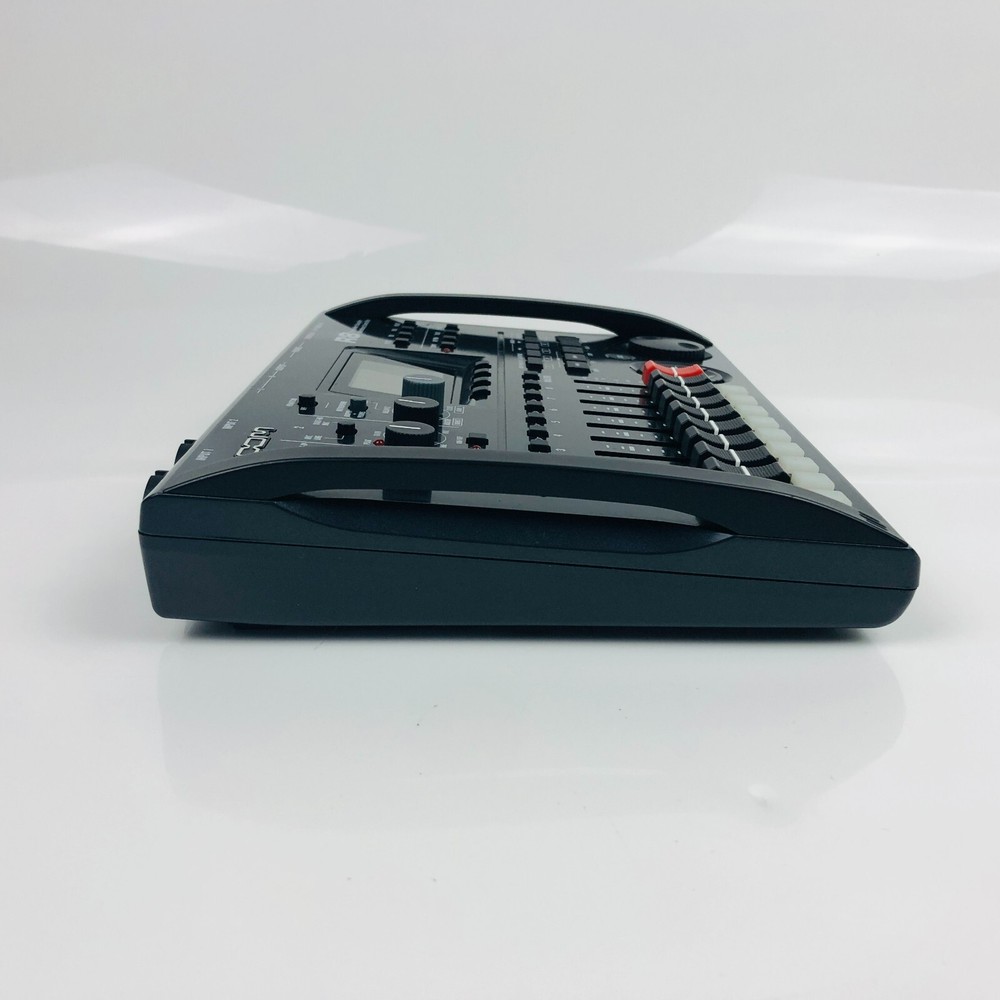 Zoom R8 Multitrack Digital Recorder 8-track MTR Sampler Working Order