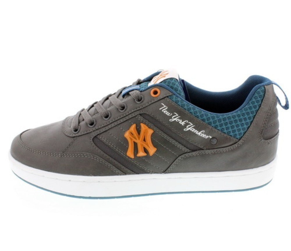 Cormic Low NYY Men's Shoes