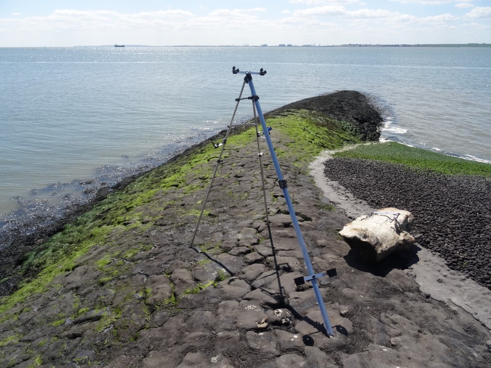 6FT TELESCOPIC TRIPOD with ACCESSORIES