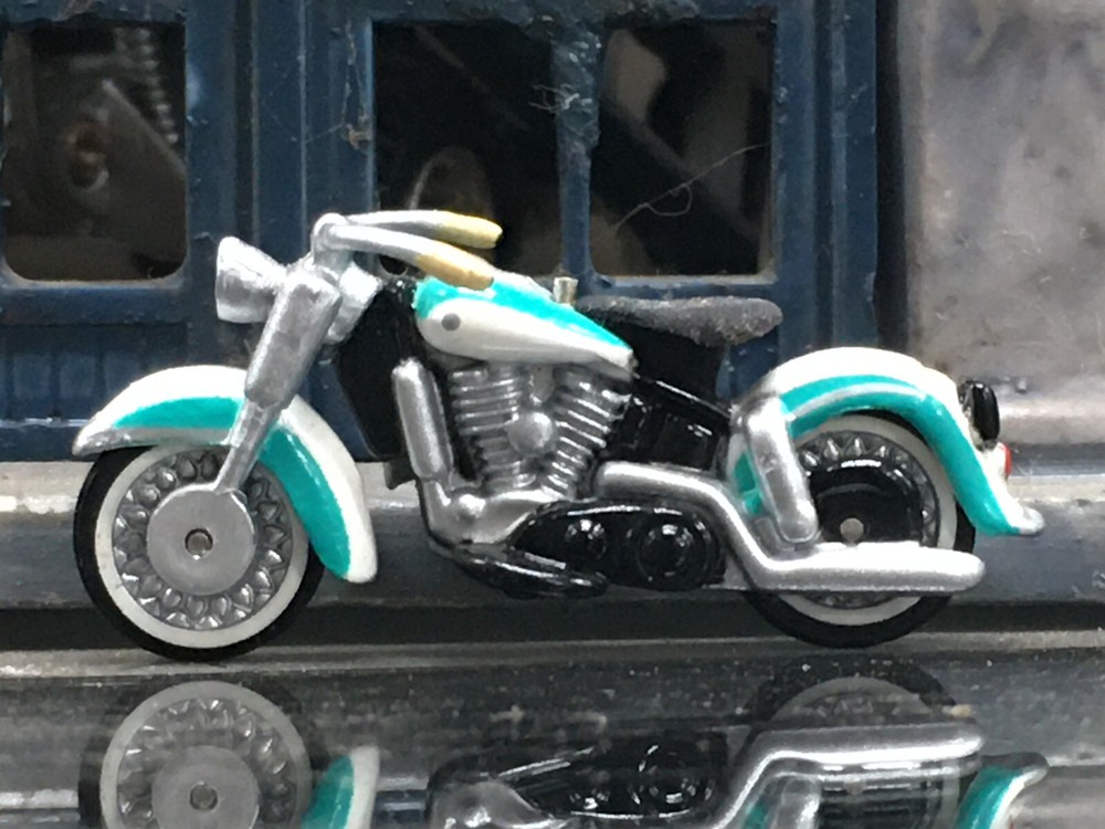 1:87 HO Scale Harley Davidson Motorcycle ------- Duo Glide