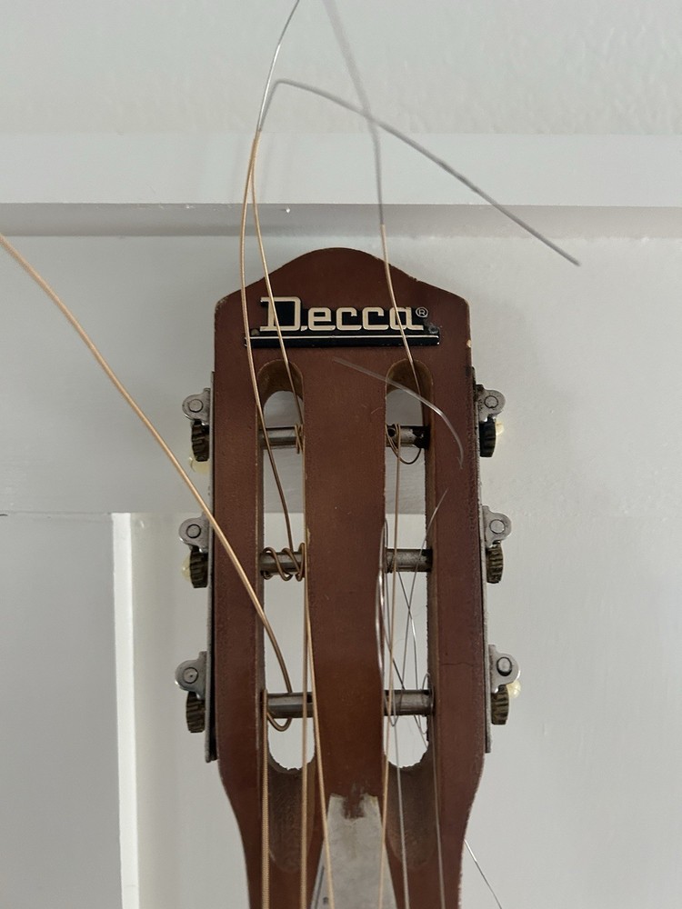 Decca Acoustic Guitar 124 New Strings