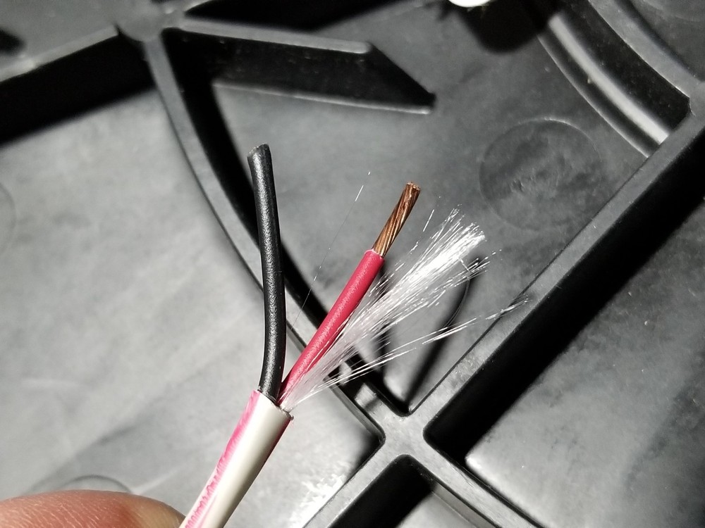 Carol E3042S 16/2C UnShielded Plenum Audio/Security Cable White/Red Stripe/100ft