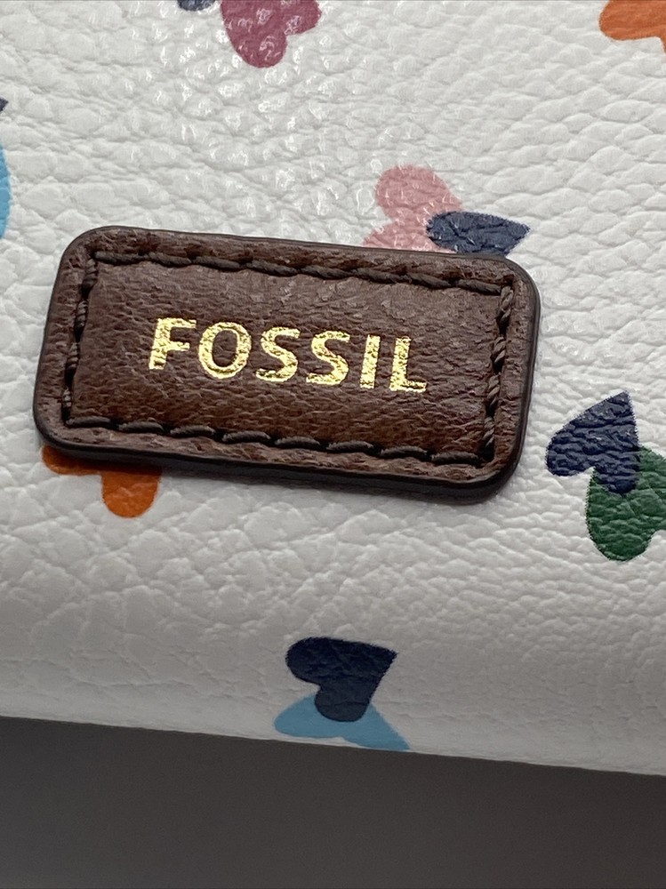 Fossil Sunglasses Glasses & Hard Case White With Hearts Magnet Closure - EUC
