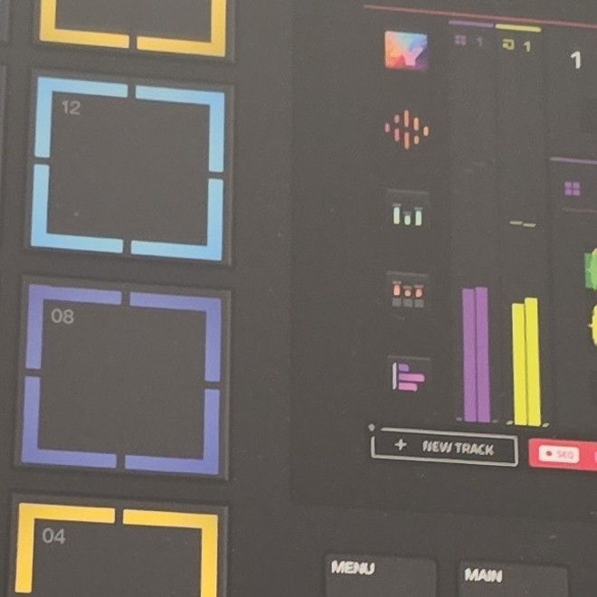 Akai Sampler & Sequencer Digital 16 Pads Touchscreen Built-in Effects Black