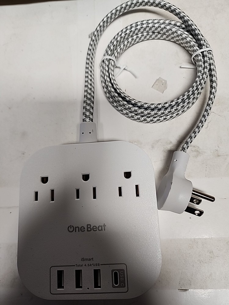 One Beat Desktop Power Strip - White