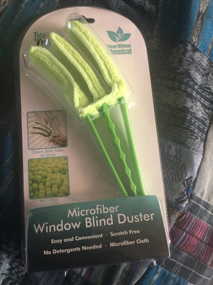 Total Vision Window Blind duster