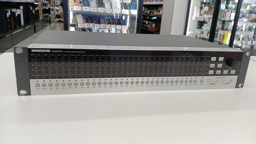 MACKIE QUAD EQ Digital 4-Channel Rack Equalizer