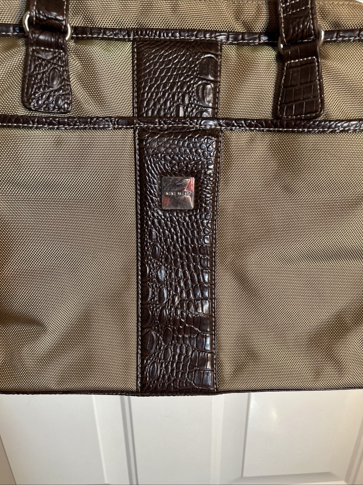 NINE WEST BIG BAG FOR COMPUTER WITH LARGE COMPARTMENT