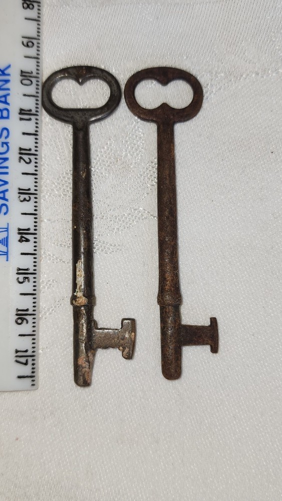 Set Of 4.Antique 3 1/4" Bow Handle Solid Barrel Skeleton Keys